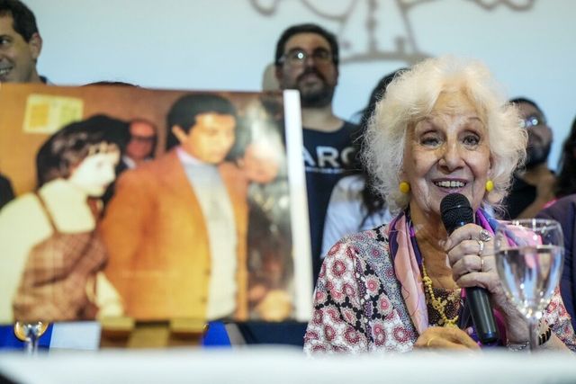 Estela de Carlotto anunciando la restitución. Foto: gentileza Página 12